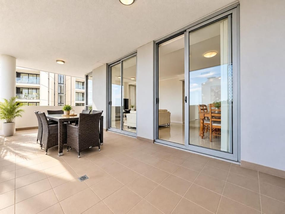 Spacious, modern apartment in an ideal location for airport, CBD, business and leisure travel, with 2 free parking spots Apartment in Mascot
