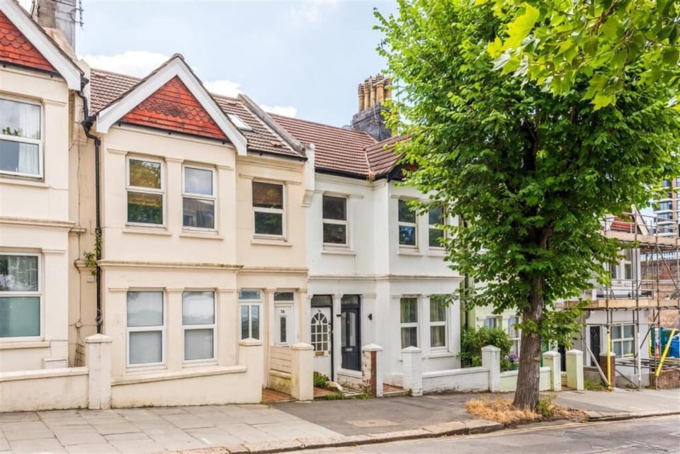 Stylish 1BDR Hove Home with Private Patio Apartment in Hove