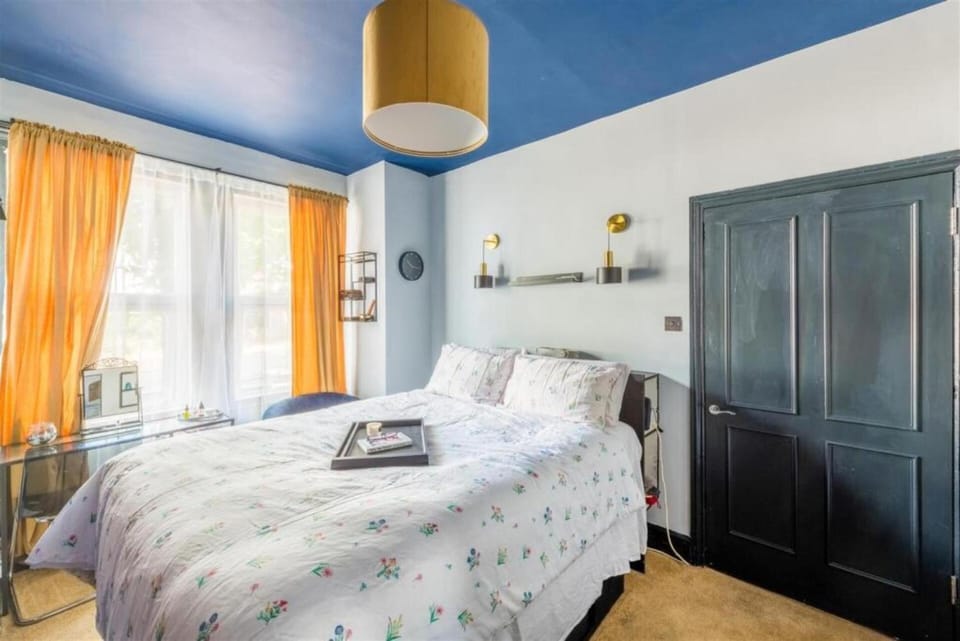 Stylish 1BDR Hove Home with Private Patio Apartment in Hove