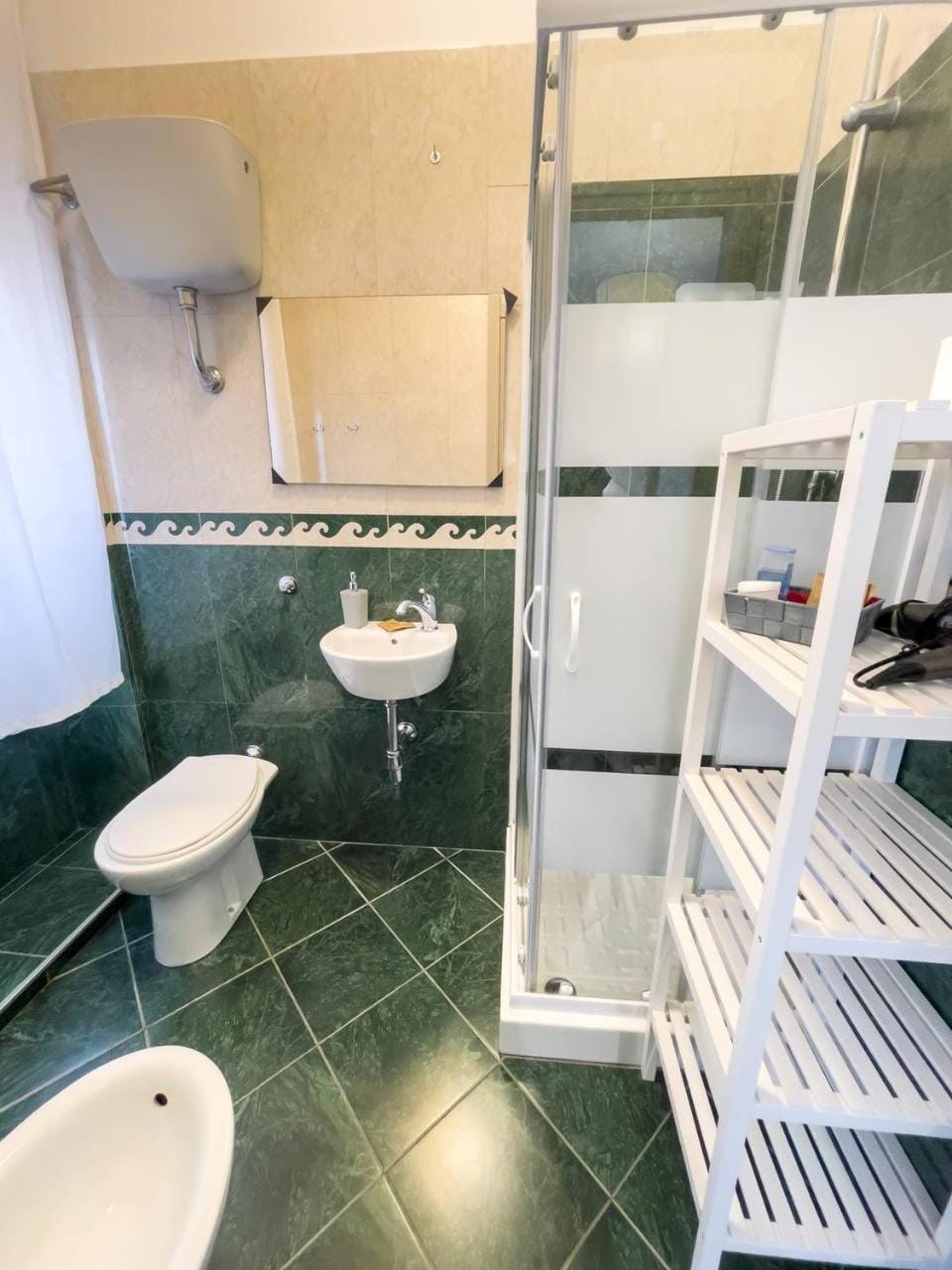 Shower, Toilet, bidet, towels