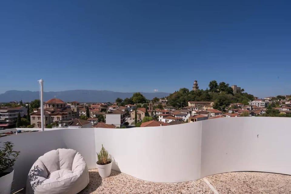 View (from property/room), Balcony/Terrace, City view, Mountain view