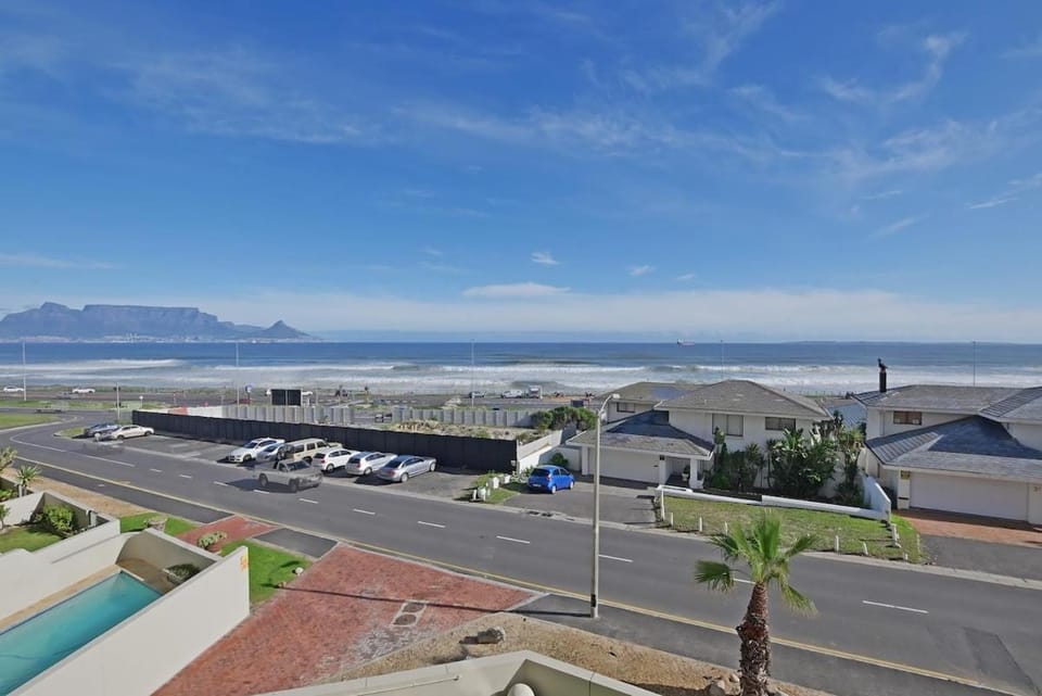 1 Bedroom Blouberg Beachfront The Bay Apartment in Cape Town