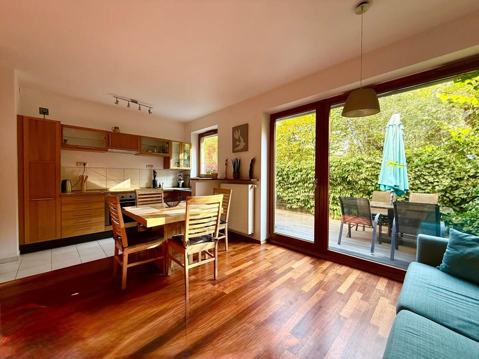 Garden, Kitchen or kitchenette, Living room, Seating area, Dining area, Garden view