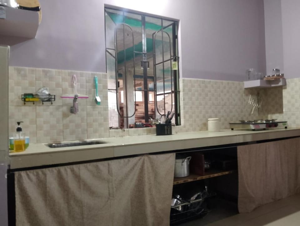 Kitchen or kitchenette, stove, stove