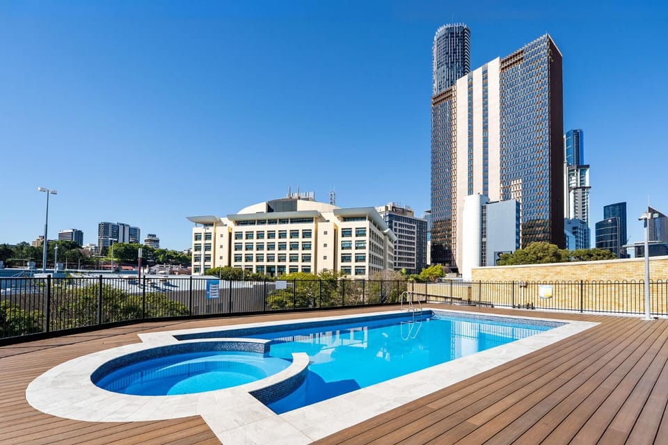 Property building, Day, Swimming pool