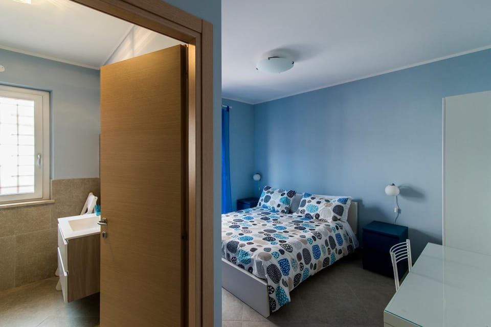 Bed, Bathroom, Bedroom, towels, wardrobe
