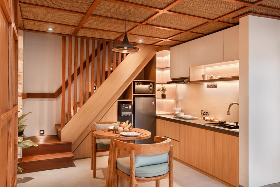 Kitchen or kitchenette, Dining area, stove