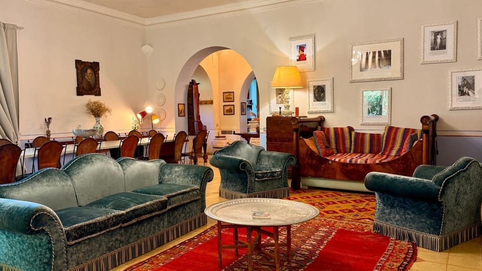 Living room, Seating area