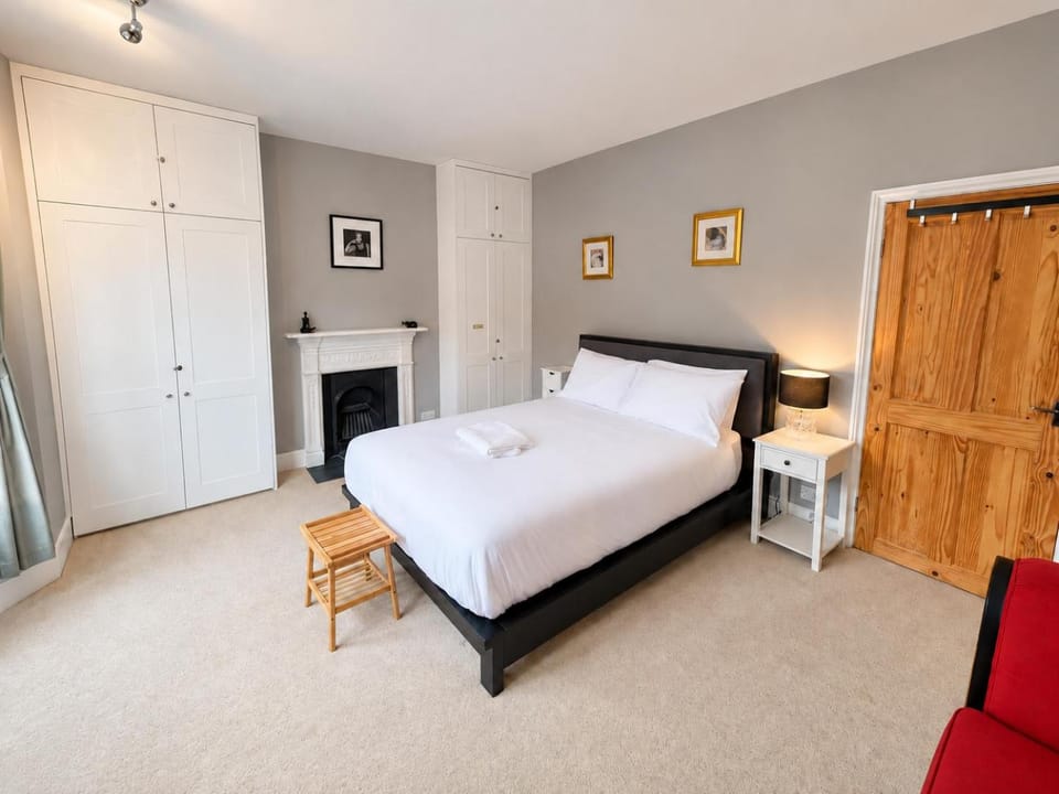 Bedroom, wardrobe