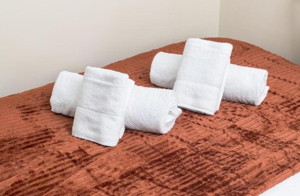 Bed, Bedroom, towels