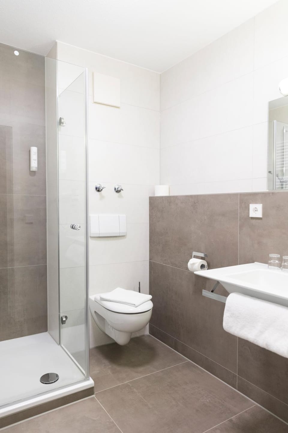 Shower, Toilet, Bathroom, towels