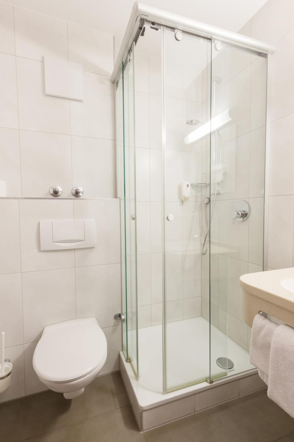 Shower, Toilet, Bathroom, towels