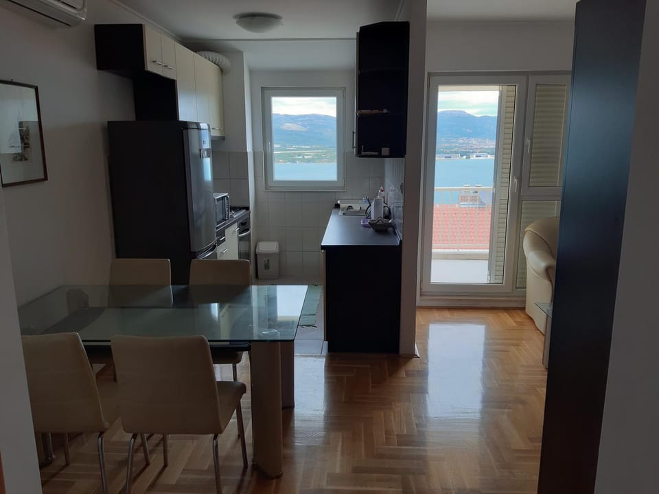 Kitchen or kitchenette, Living room, Dining area, hair dresser