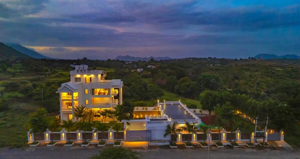 Pinakin Luxury Villa - 8 BHK Private Pool Estate Villa in Rajasthan