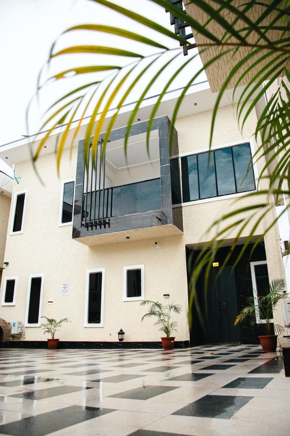 Property building, Facade/entrance, Balcony/Terrace