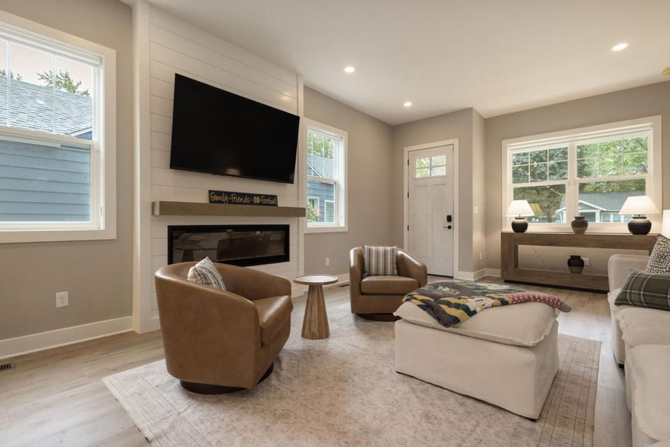 Irish Victory House 5BR4BA Country House in South Bend
