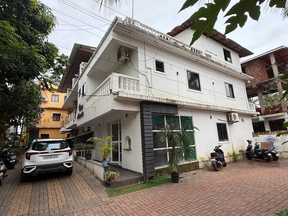 Property building, Street view, Location, Parking