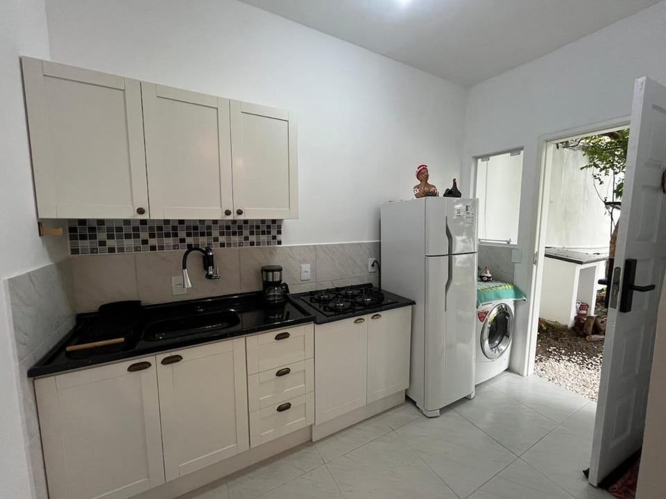 Kitnet com quintal no Córrego Grande, perto da UFSC House in Florianopolis