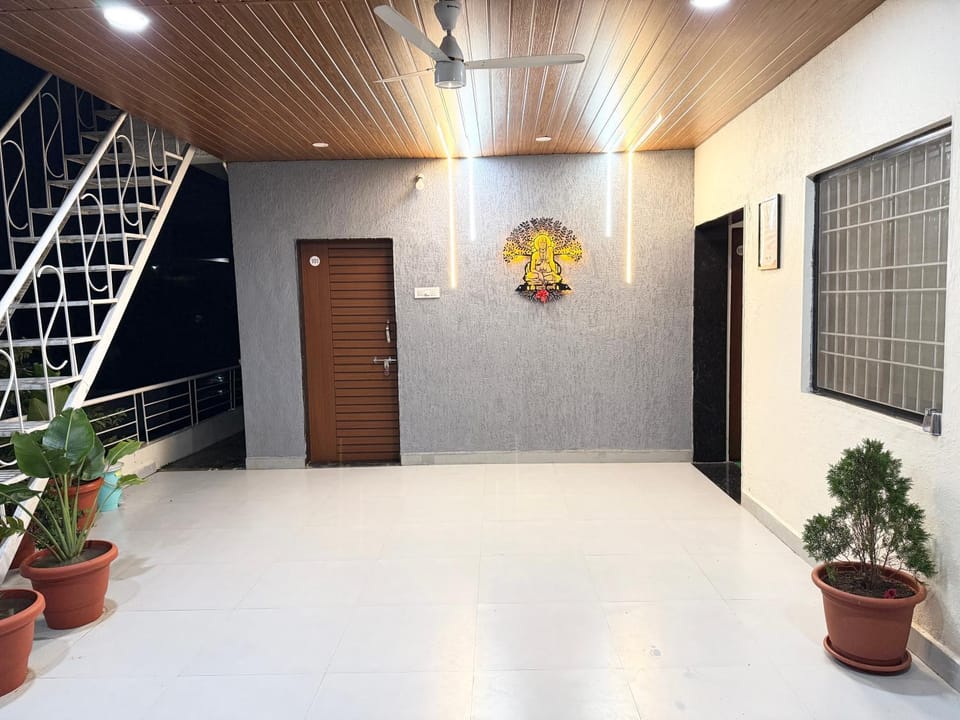 Vatavriksha Guest House, Akkalkot Bed and Breakfast in Maharashtra