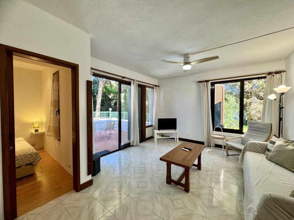Communal lounge/ TV room, Living room