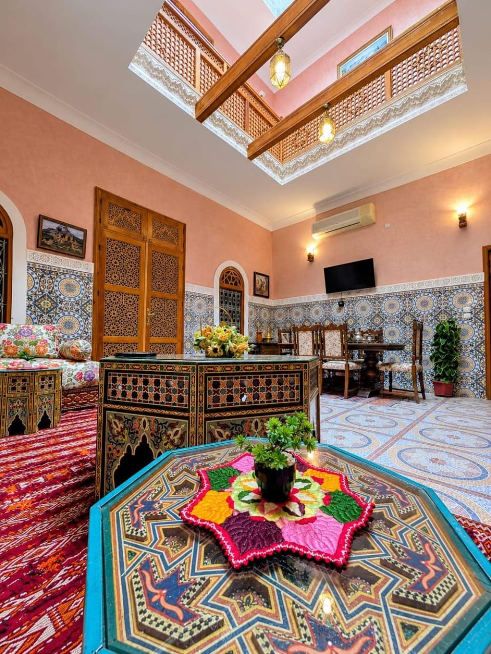 Communal lounge/ TV room, TV and multimedia, Living room, Seating area, Evening entertainment