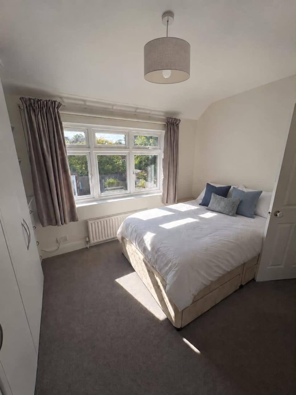 3-Bed Sidcup Home - Free Parking House in Sidcup