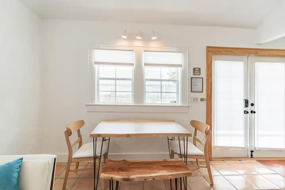 Iconic Coastal retreat close to Siesta Key Beach Apartment in Sarasota