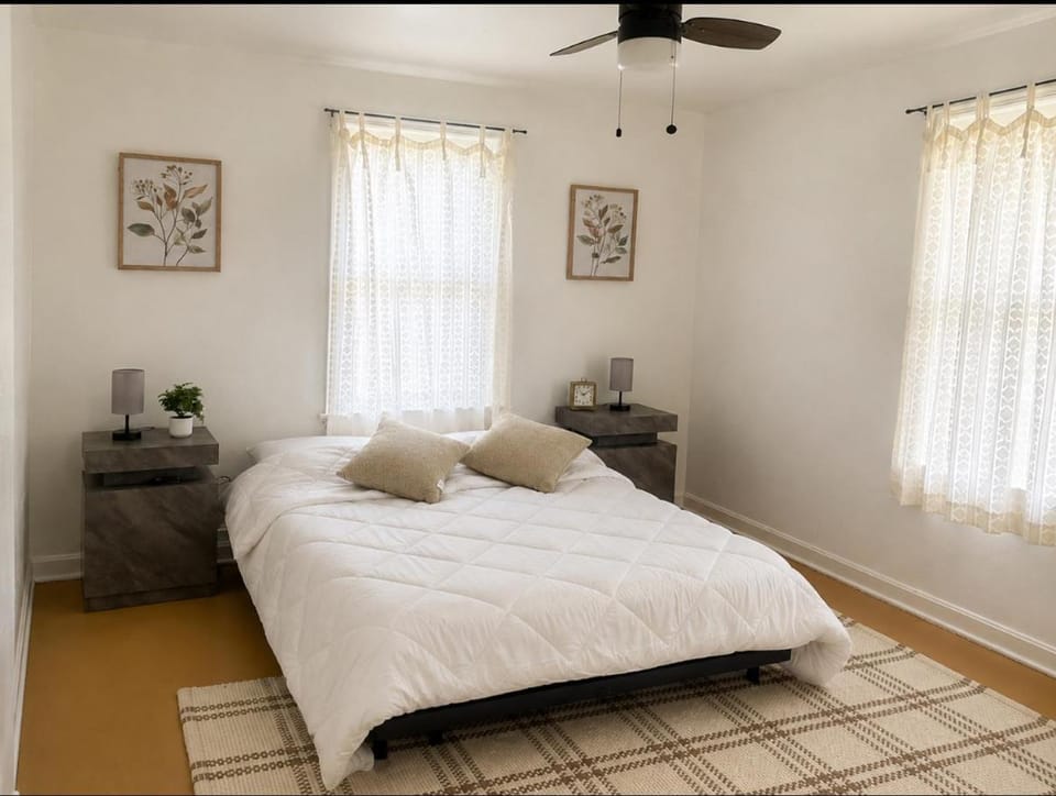 The Cleveland Cozy Retreat Private Upstairs 2BR Apartment Apartment in Shaker Heights