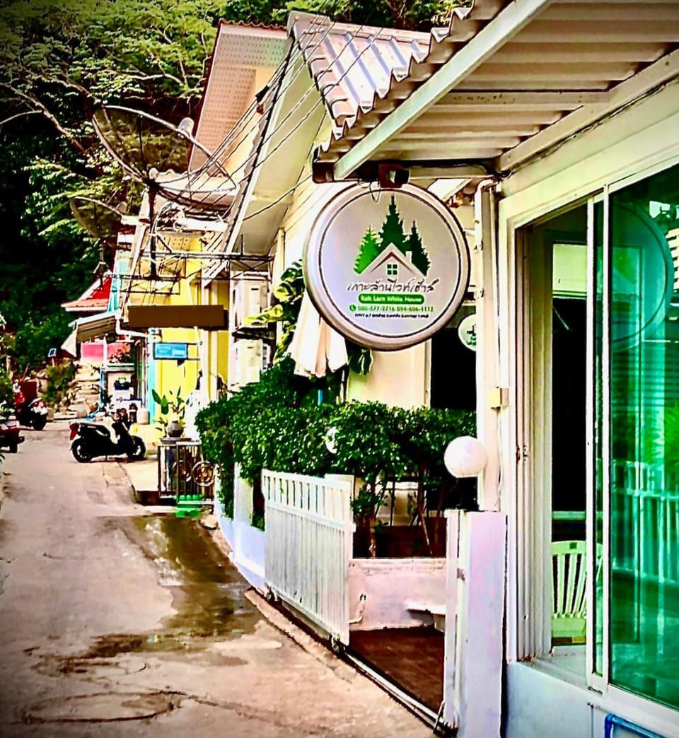 Property building, Facade/entrance, Property logo or sign, Area and facilities