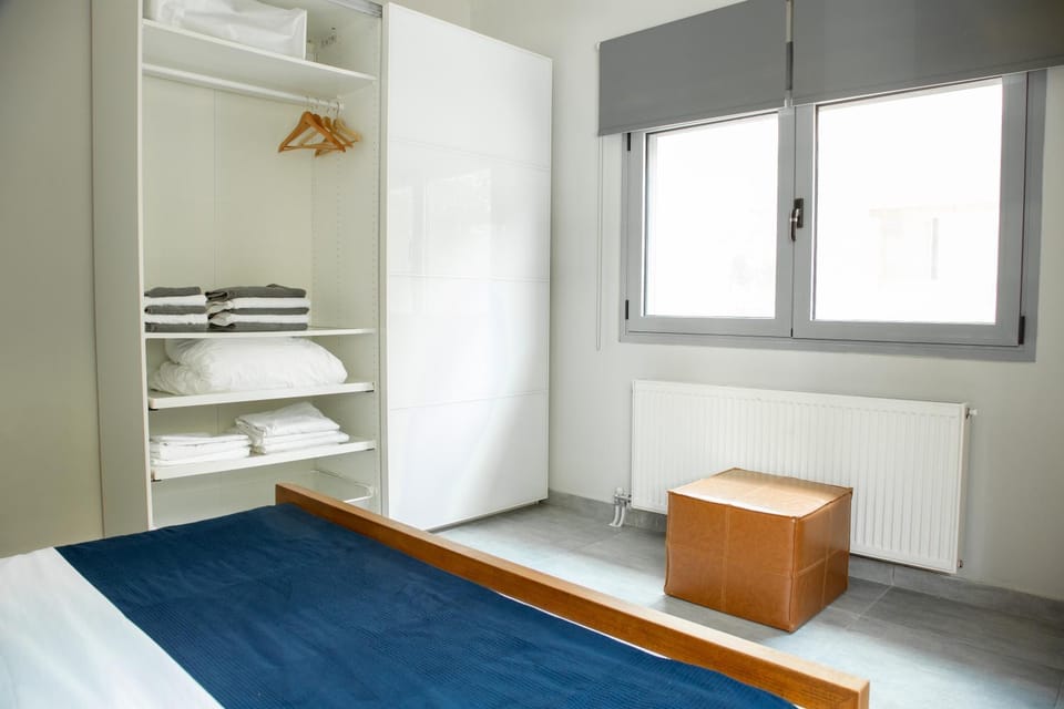 Bed, Bedroom, towels, wardrobe