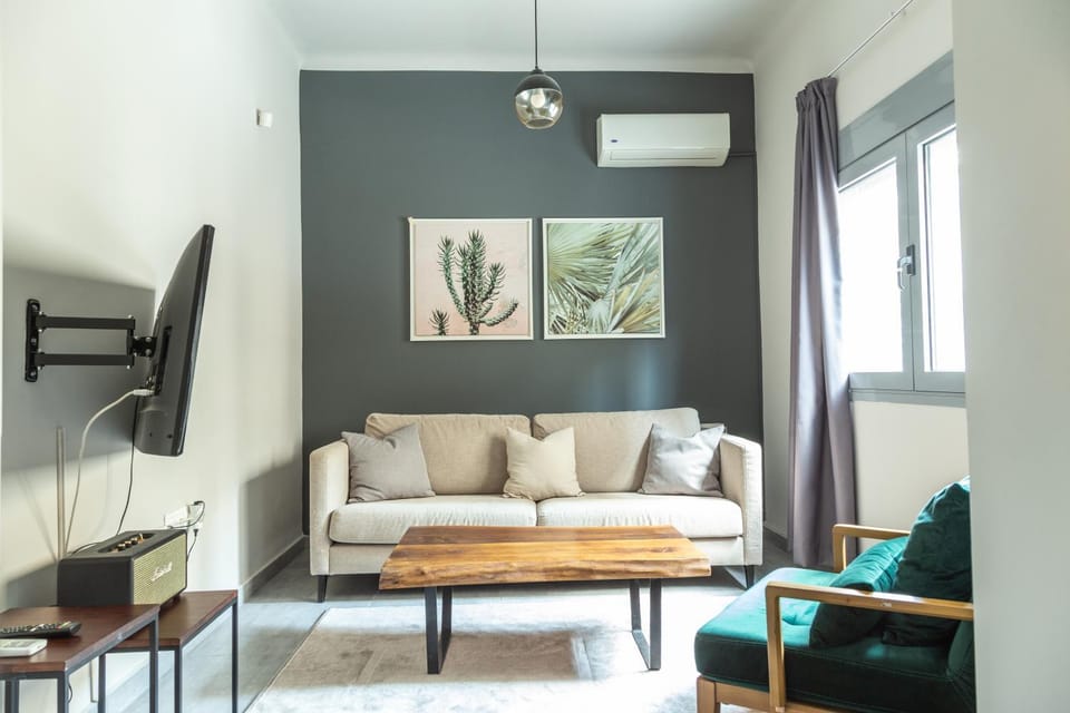 TV and multimedia, Living room, Seating area, air conditioner