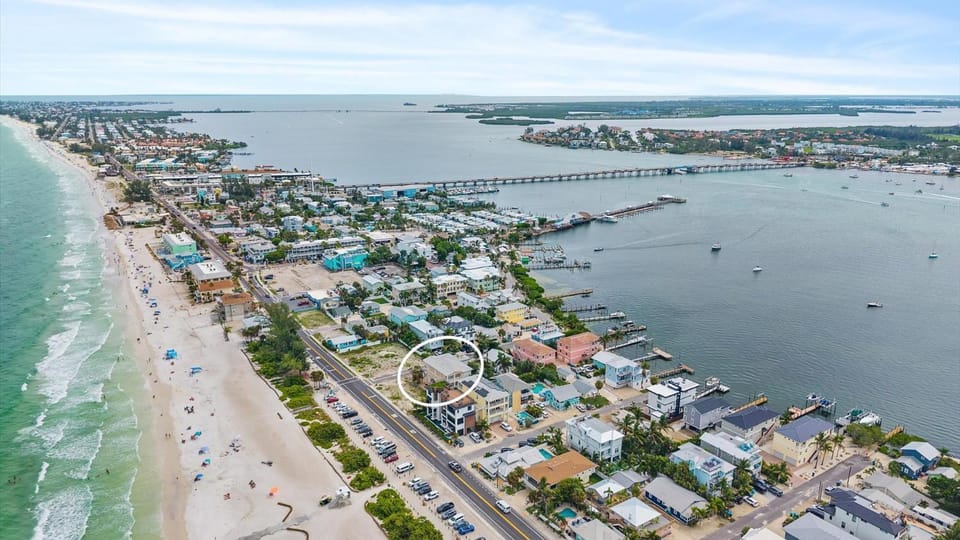 2nd Floor OceanView Home Steps to Beach - Shared Pool & Putting Green - On-Site Parking House in Bradenton Beach