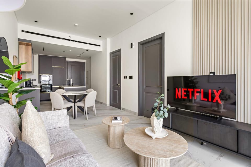 VayK - Elegant 1 BD with Dubai Skyline Views in Arjan Apartment in Dubai