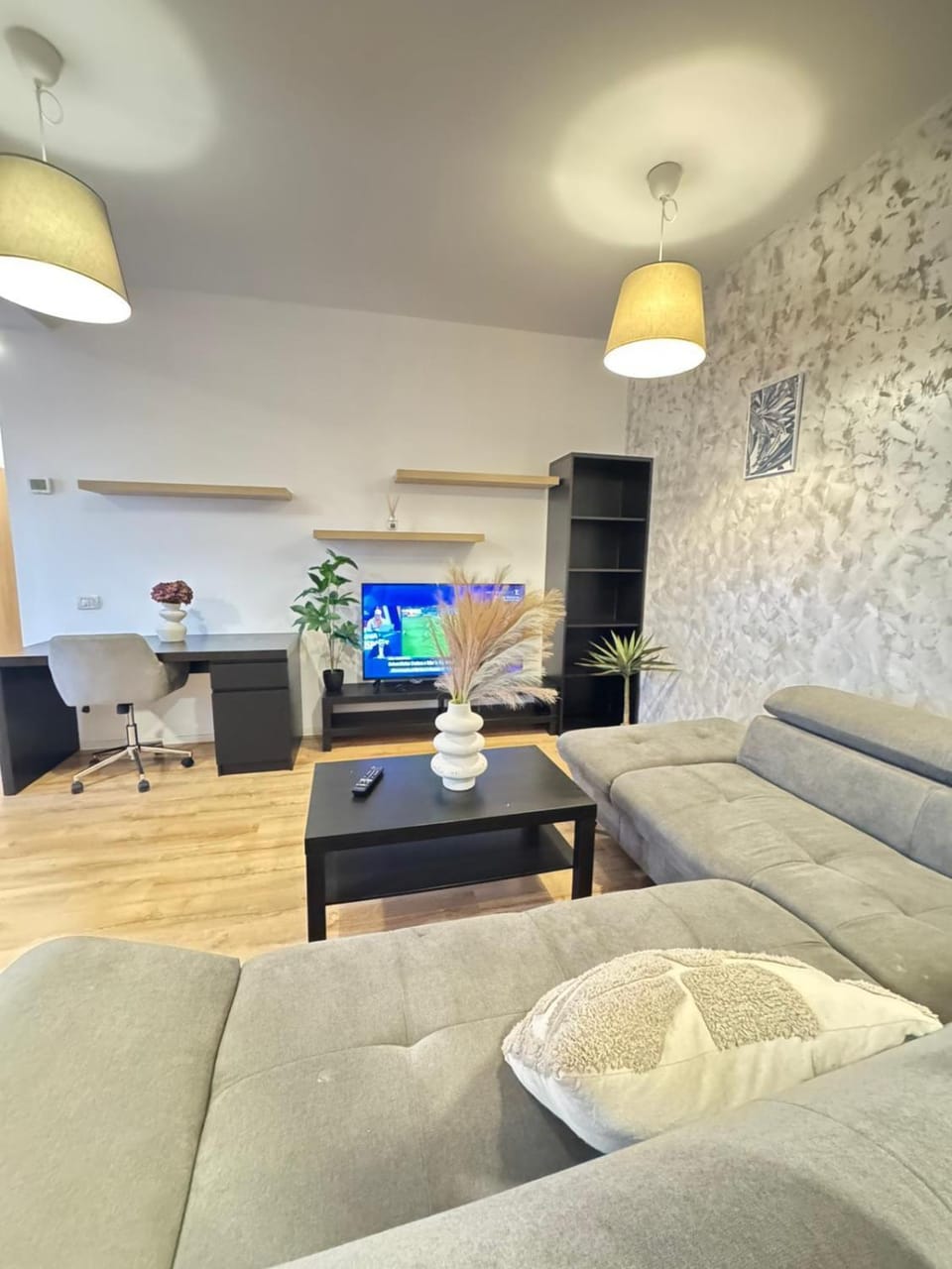 TV and multimedia, Living room, Seating area, Dining area
