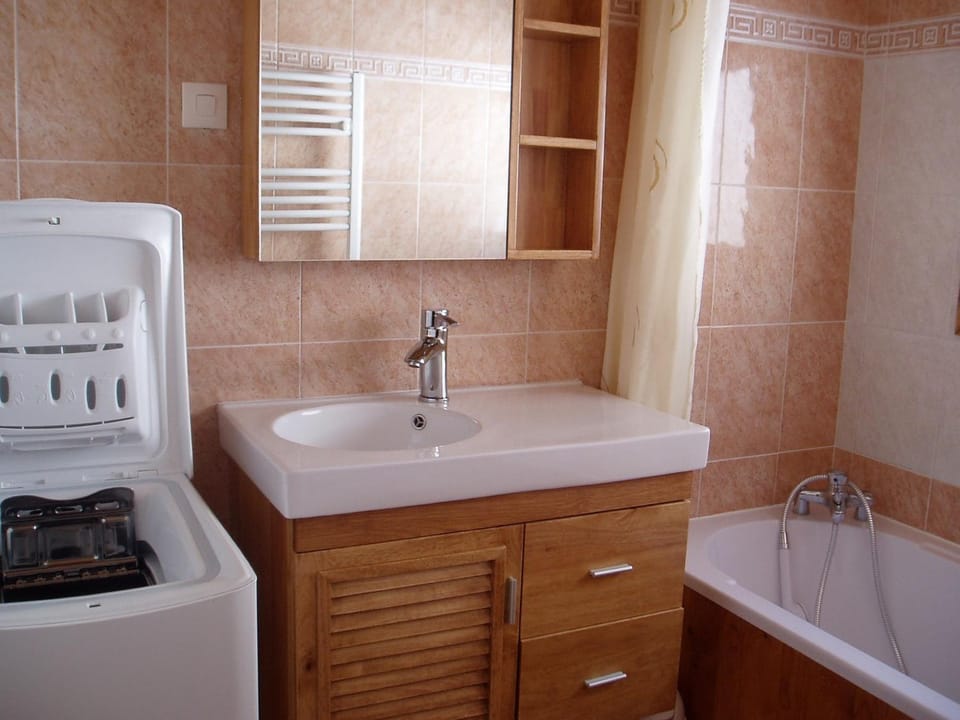 Bathroom, Living room