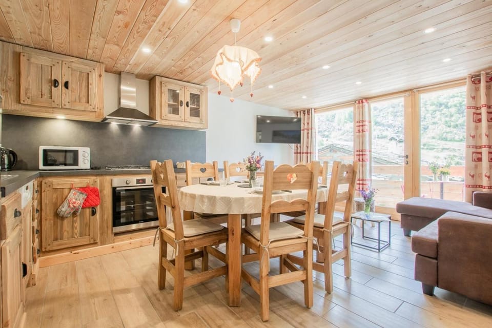 Property building, Kitchen or kitchenette, Living room