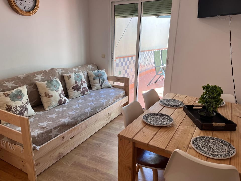 Bed, TV and multimedia, Living room, Seating area, Dining area
