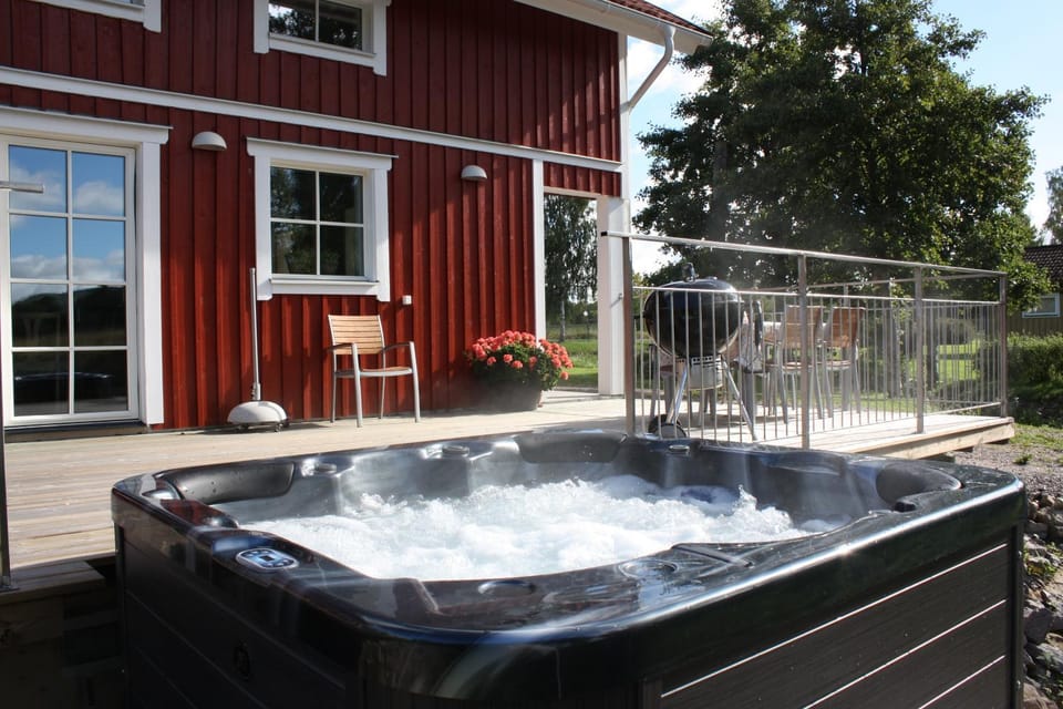 Property building, Hot Tub