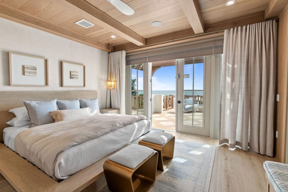 Bed, Day, View (from property/room), Balcony/Terrace, Bedroom, Sea view