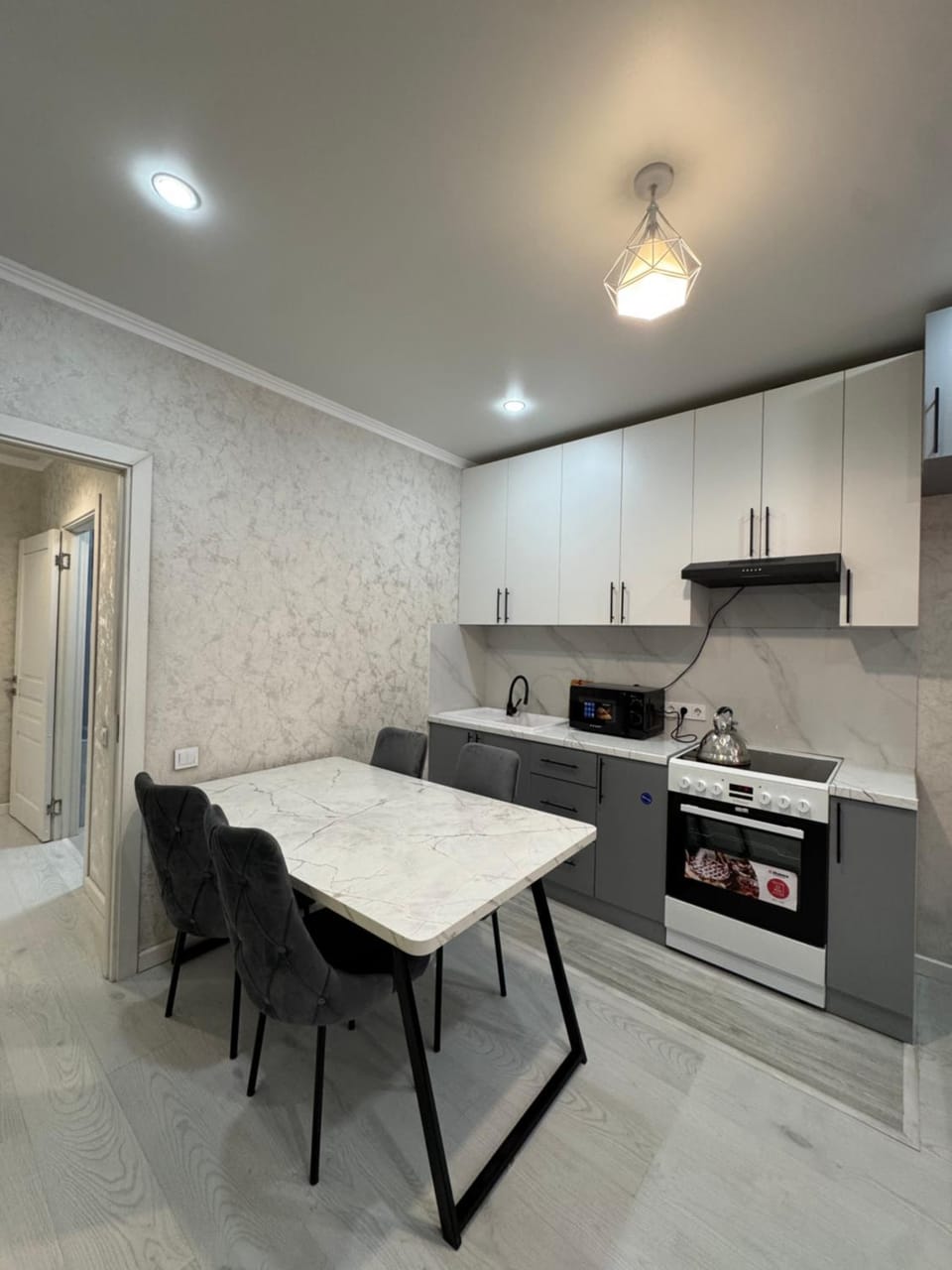 Stylish Two-Bedroom Apartment Apartment in Almaty