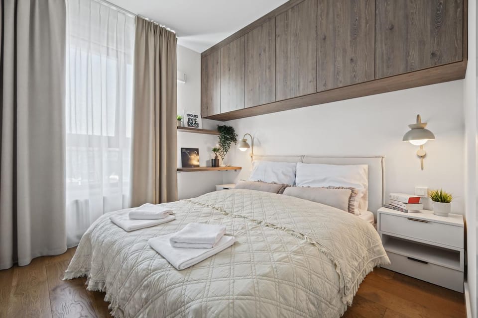 Bed, Bedroom, towels