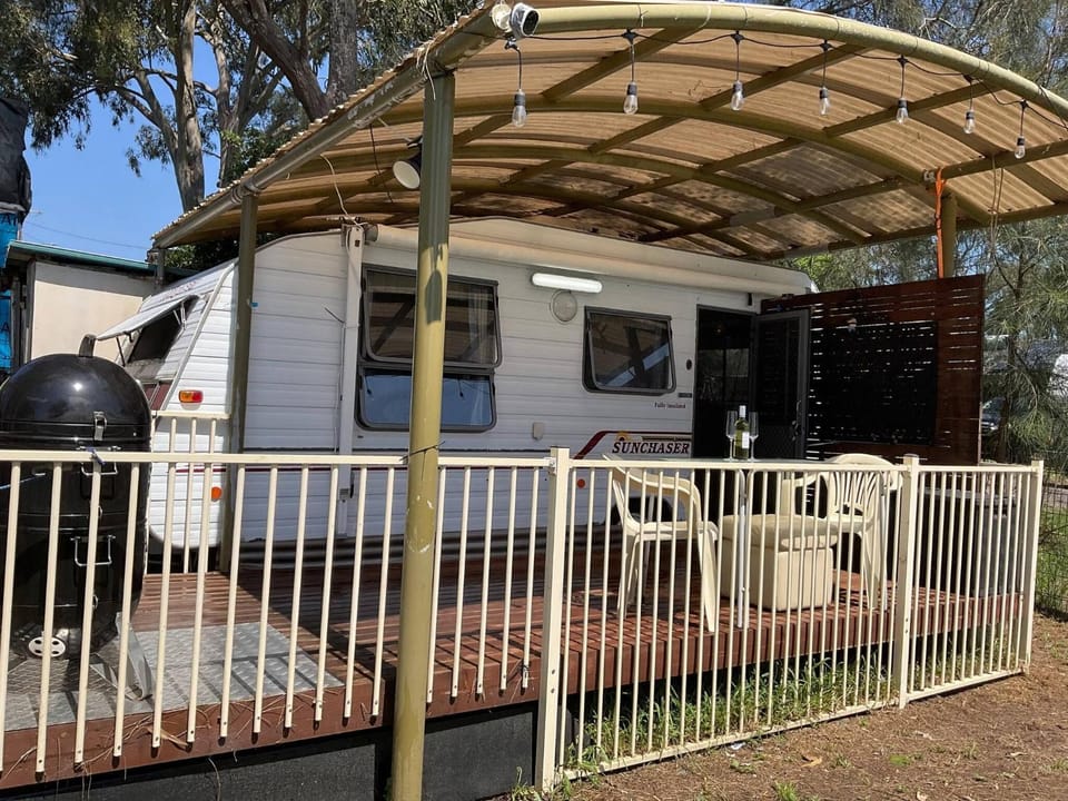 Waterfront caravan, Lake Macquarie House in Cooranbong