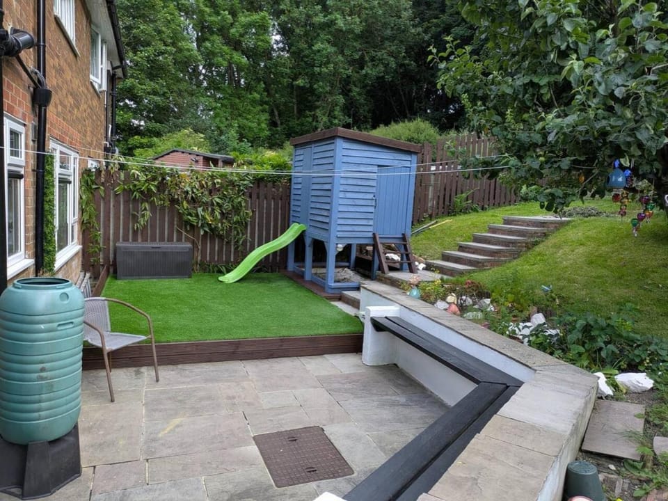 Cosy Home Perfect For Small Families and Trades House in Leeds