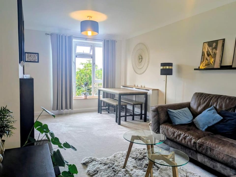 Cosy Home Perfect For Small Families and Trades House in Leeds