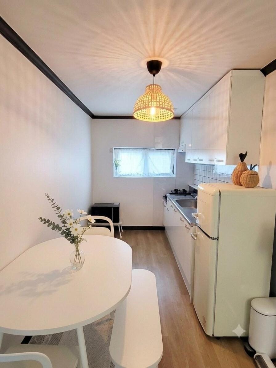 Dining area, kitchen