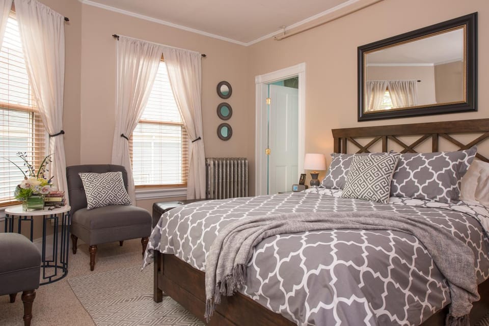 Bed, Photo of the whole room, Bedroom