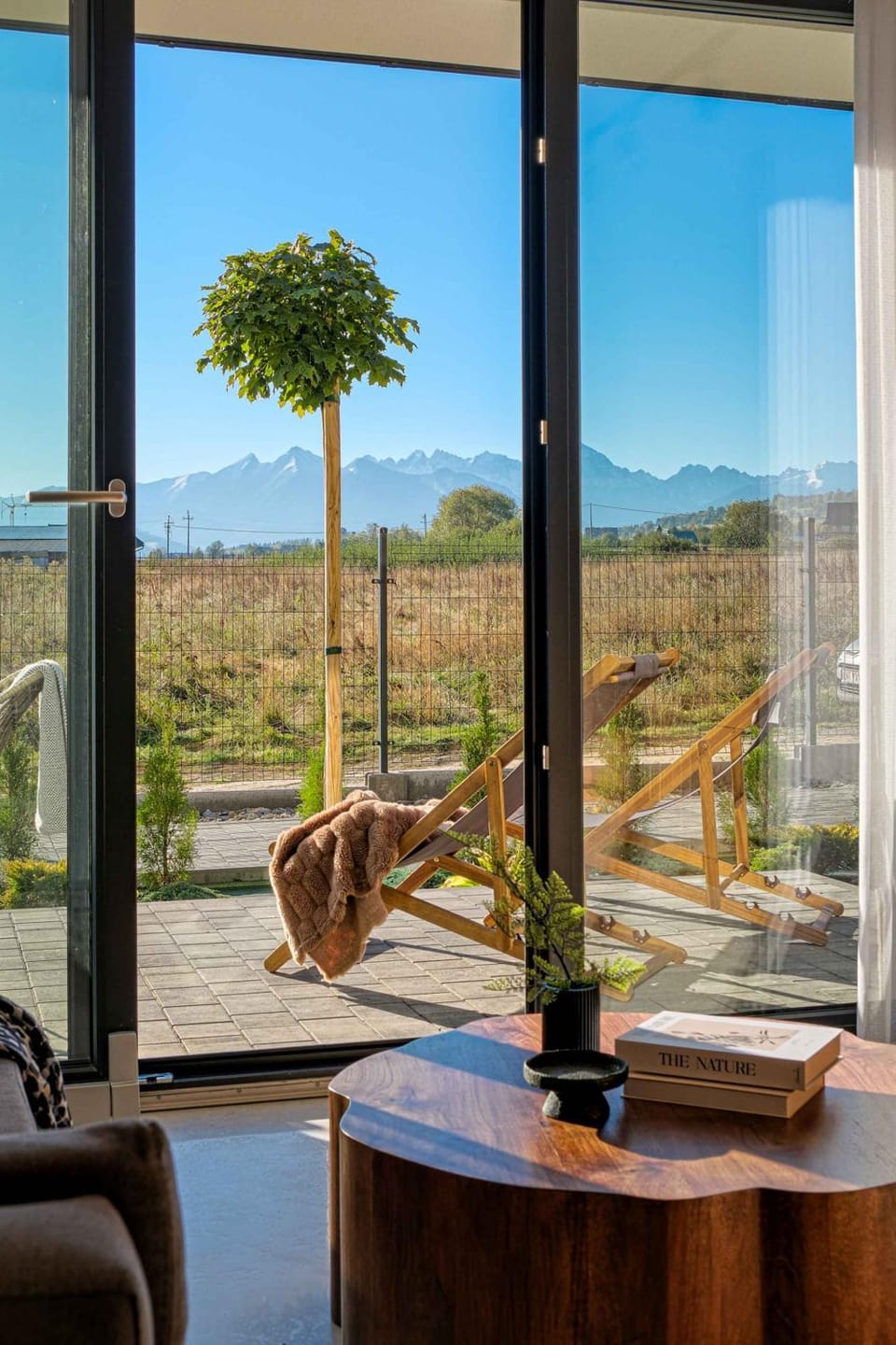 Day, Natural landscape, Balcony/Terrace, Balcony/Terrace, Seating area, Mountain view