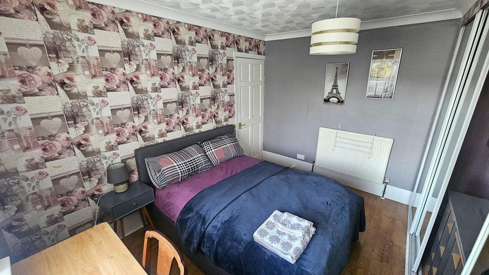 Quiet Double Room Near Town Centre with Free Parking Vacation rental in Fareham