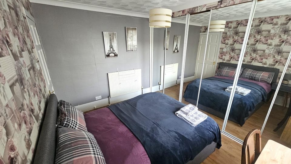 Quiet Double Room Near Town Centre with Free Parking Vacation rental in Fareham