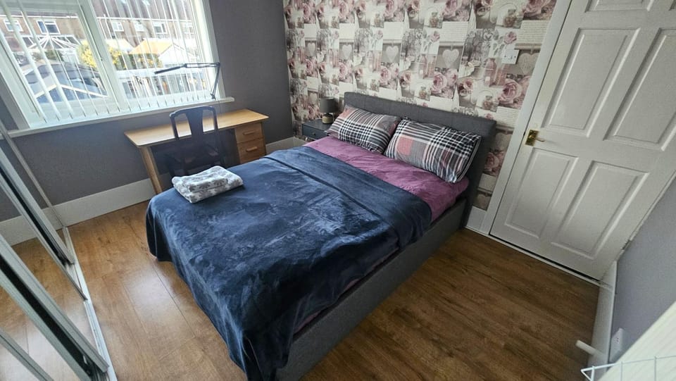 Quiet Double Room Near Town Centre with Free Parking Vacation rental in Fareham